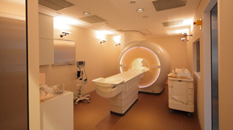 細部まで確認できる高画質MRI（3.0テスラ）